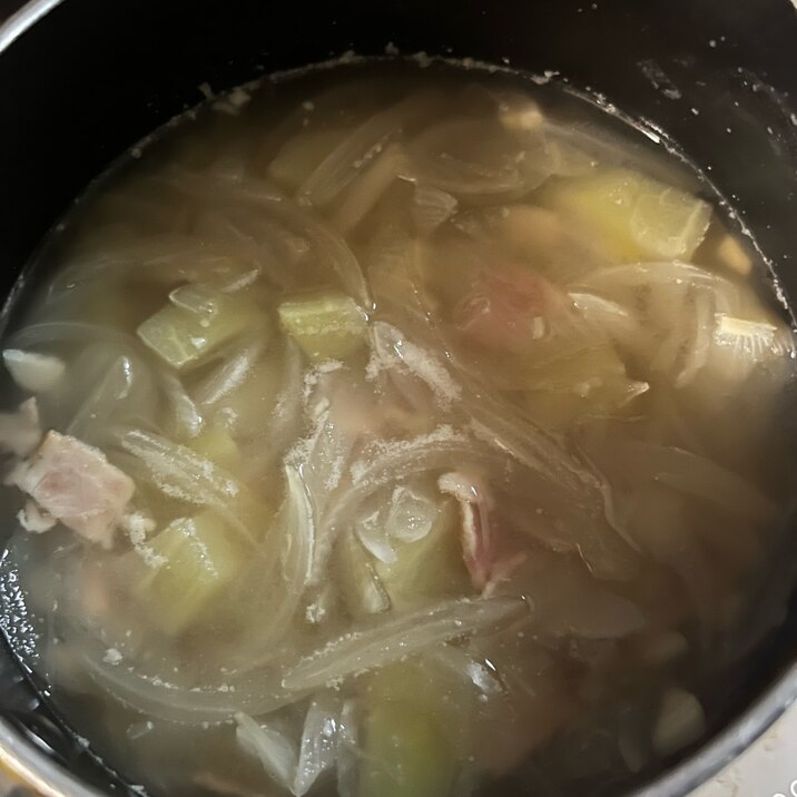 はやとうりとベーコンスープ